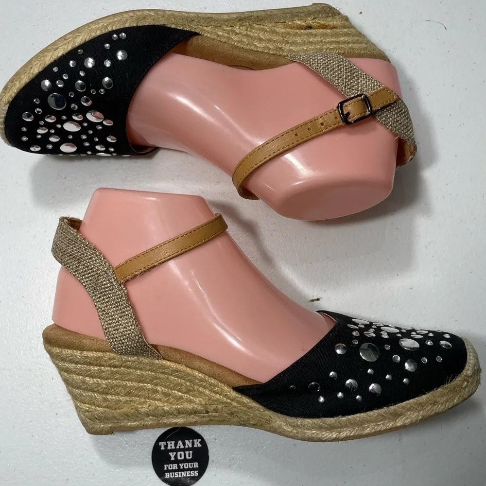 White Mountain Black Studded Espadrilles 8.5M SB-K